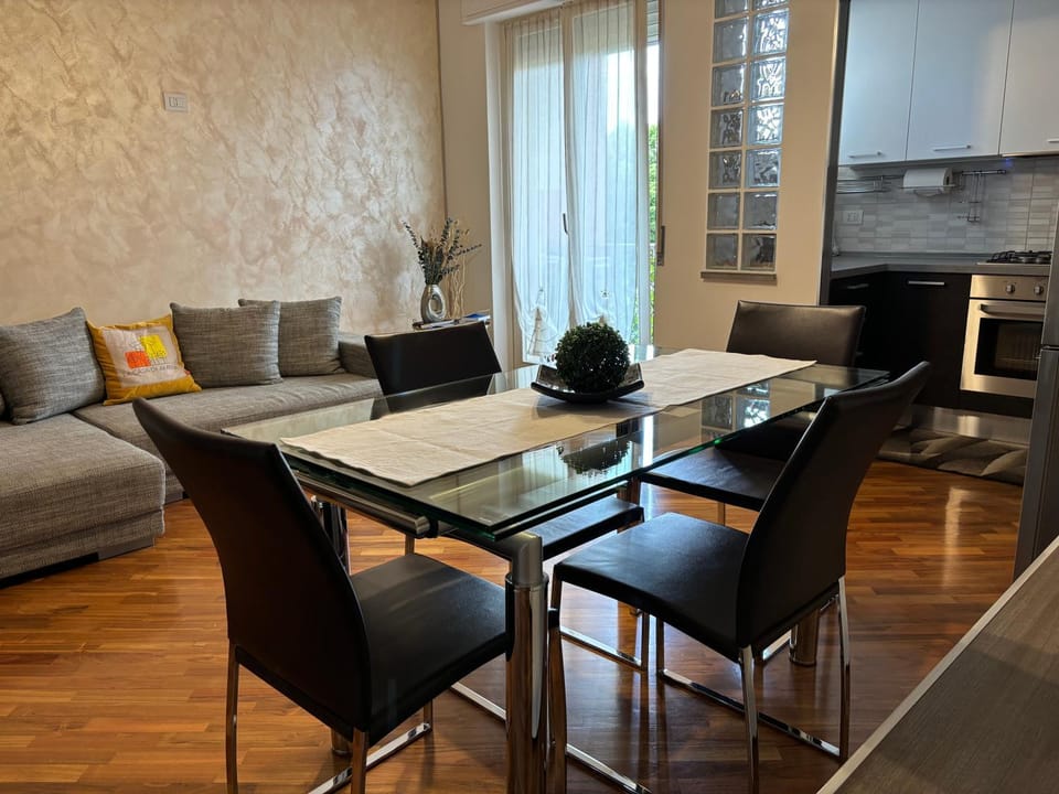 Living room, Seating area, kitchen