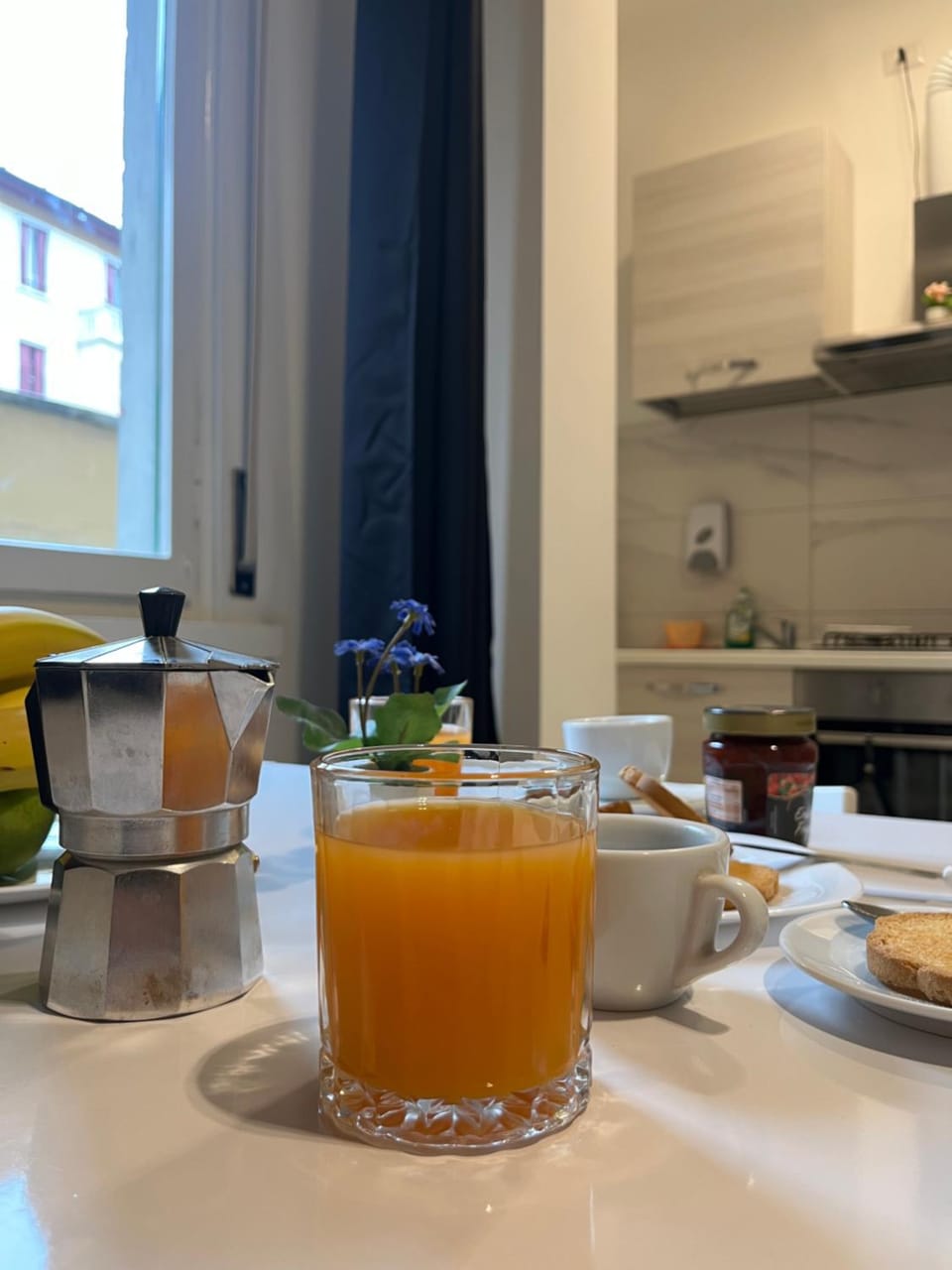 Kitchen or kitchenette, Food and drinks