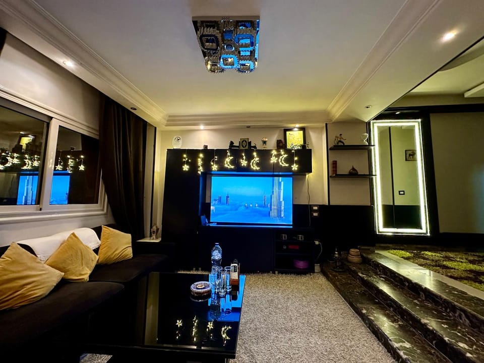 Communal lounge/ TV room, TV and multimedia, Living room, Seating area, Evening entertainment
