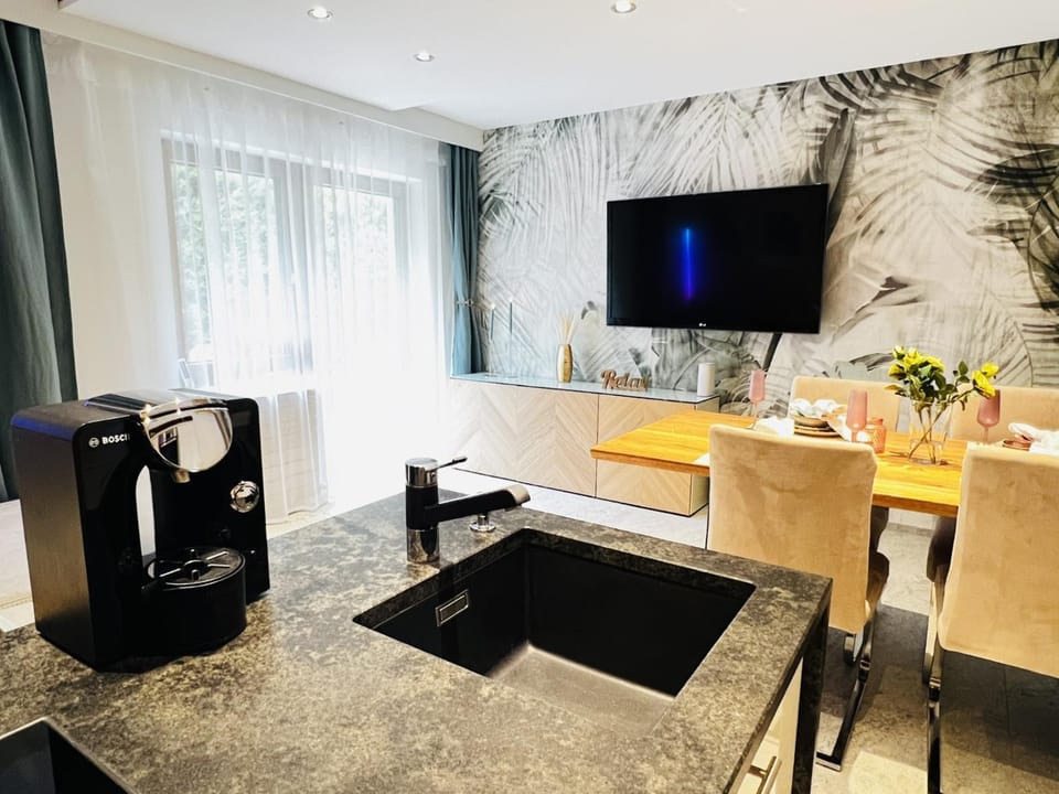 TV and multimedia, Kitchen or kitchenette, Living room, Dining area