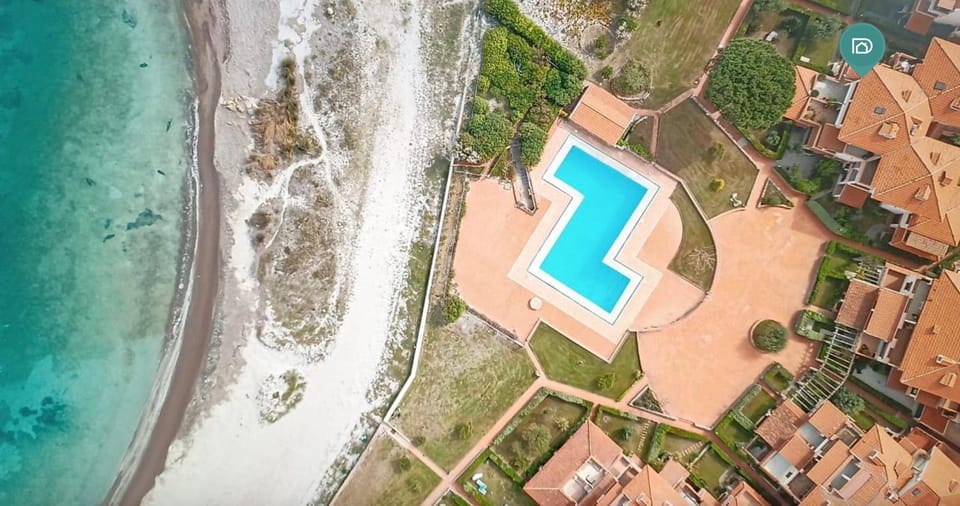 Property building, Nearby landmark, Day, Natural landscape, Bird's eye view, Beach, City view, Pool view, Sea view, Swimming pool, sunbed