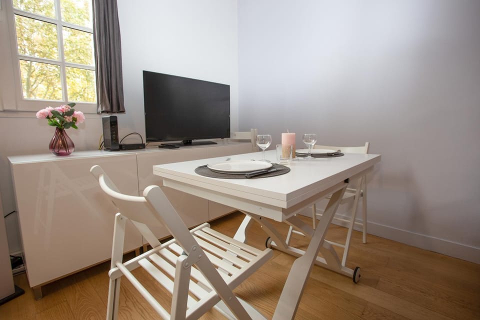 TV and multimedia, Living room, Dining area