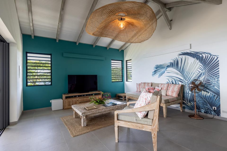TV and multimedia, View (from property/room), Living room, Sea view