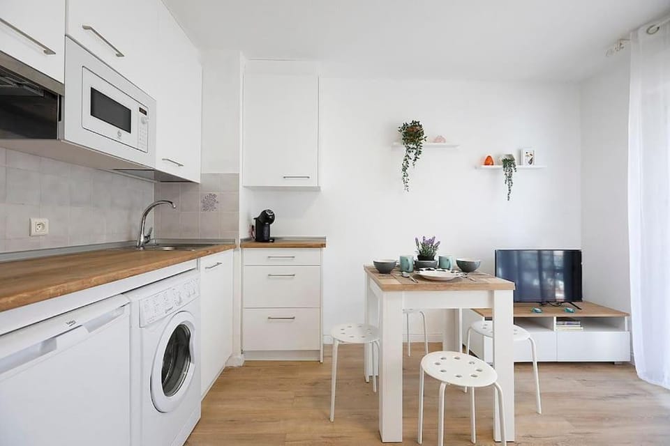 Kitchen or kitchenette, Living room
