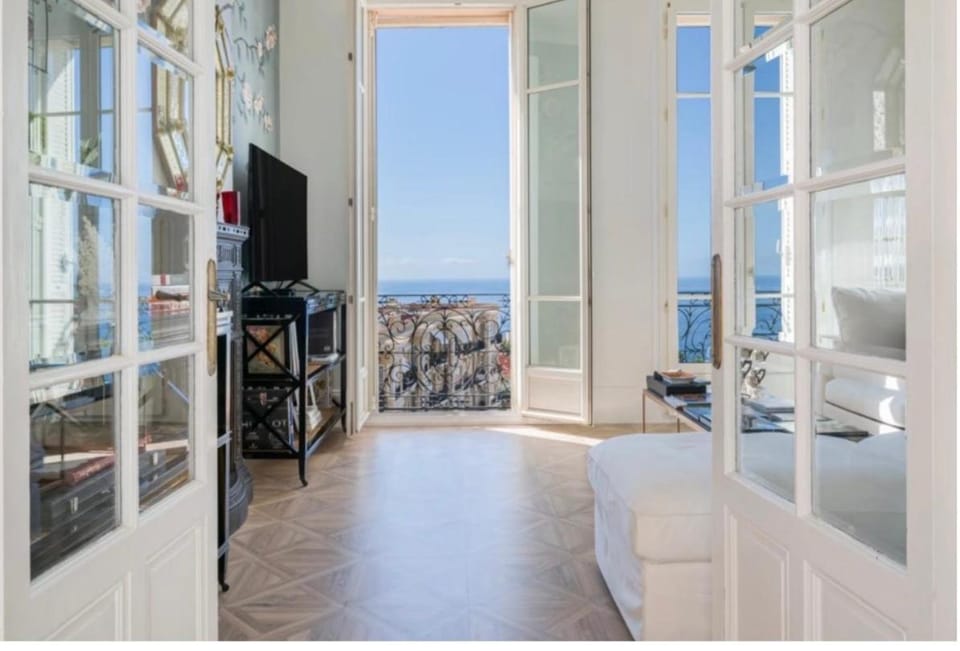 Luxury Penthouse Villa Belle Epoque Monaco GP Apartment in Cap-d'Ail