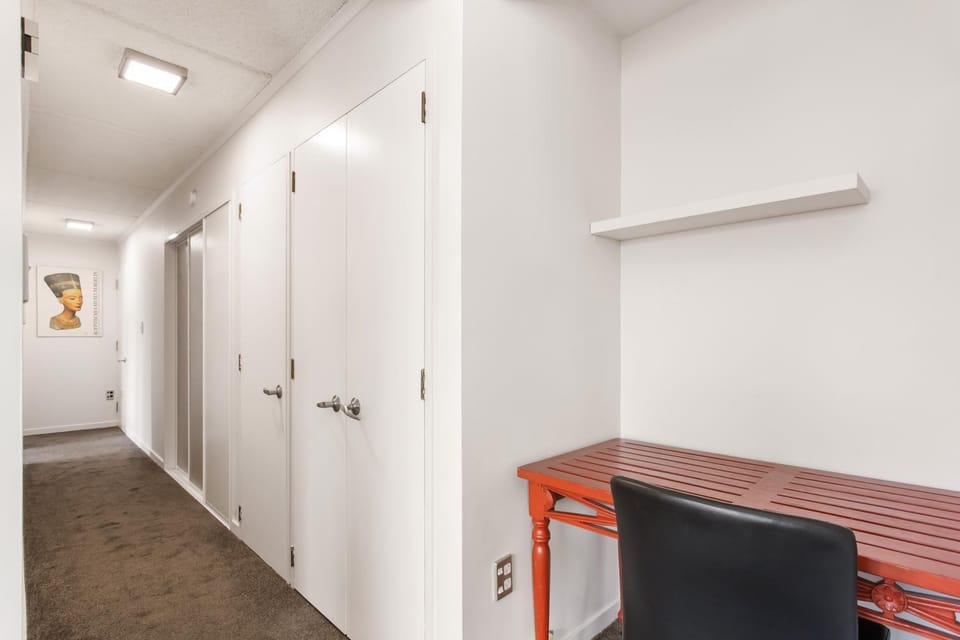 Prime CBD Hospital Location Plus Garage 2Bdrms Apartment in Christchurch