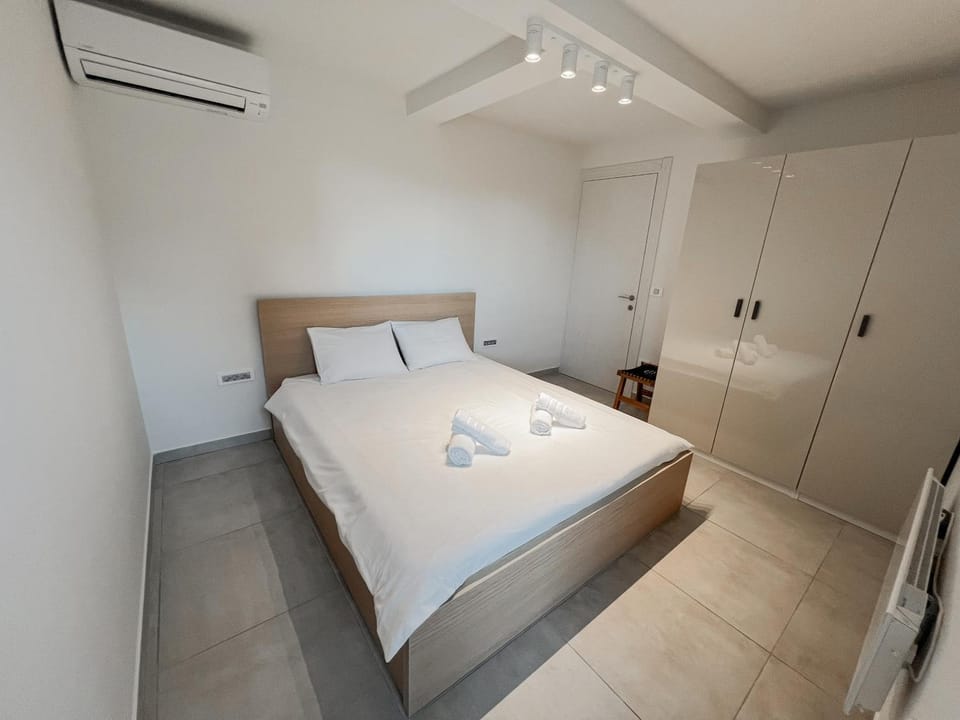 Bed, Photo of the whole room, Bedroom, towels, air conditioner
