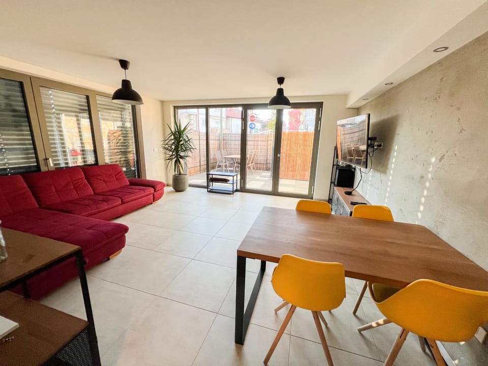 Living room, Seating area, Dining area