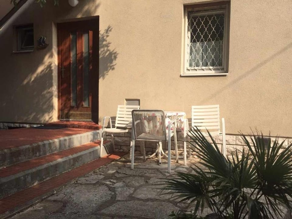 Location, children, Family