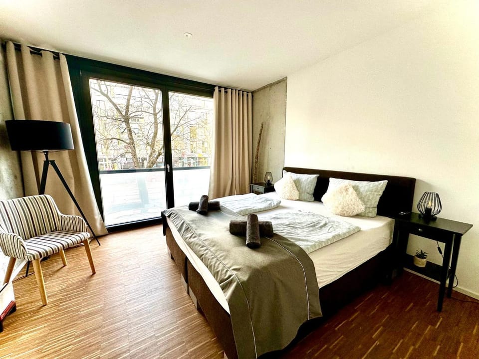 BeeFree City Connect Metro Bus Shops Olympia Apartment in Munich