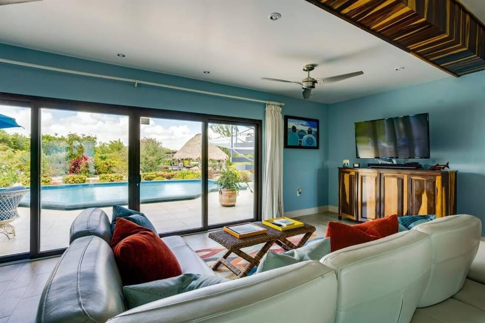 Luxury Villa, Perfect for Groups. Stunning Pool. Allamanda del Mar Villa in Stann Creek District