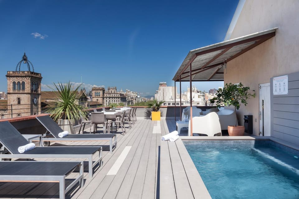 Balcony/Terrace, Swimming pool, sunbed