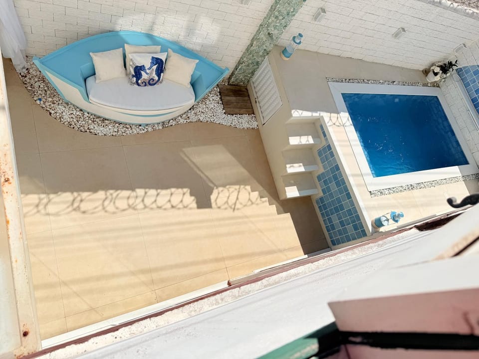 Swimming pool, Swimming pool