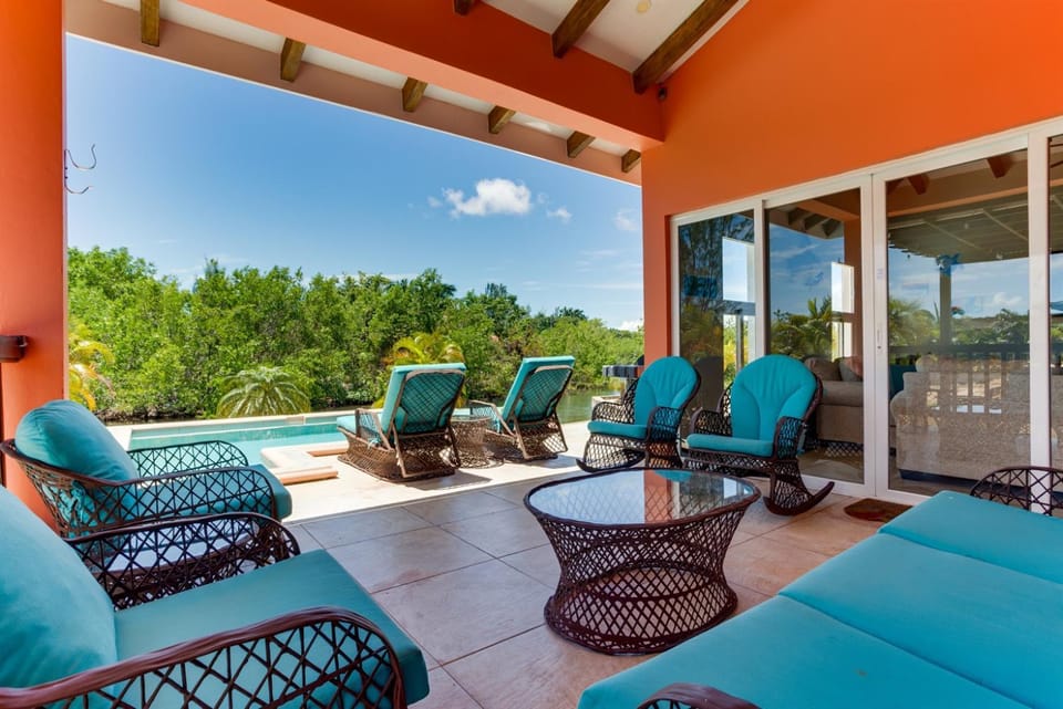 Modern Home with Private Plunge Pool in Placencia Villa in Stann Creek District