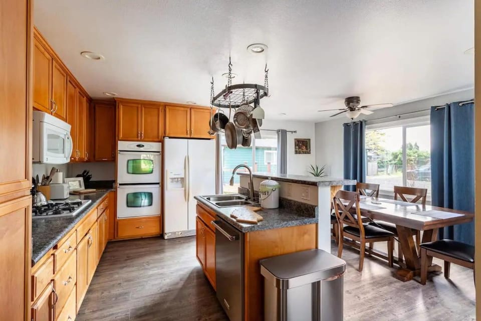 Charming dog-friendly home next to regional park House in Sebastopol