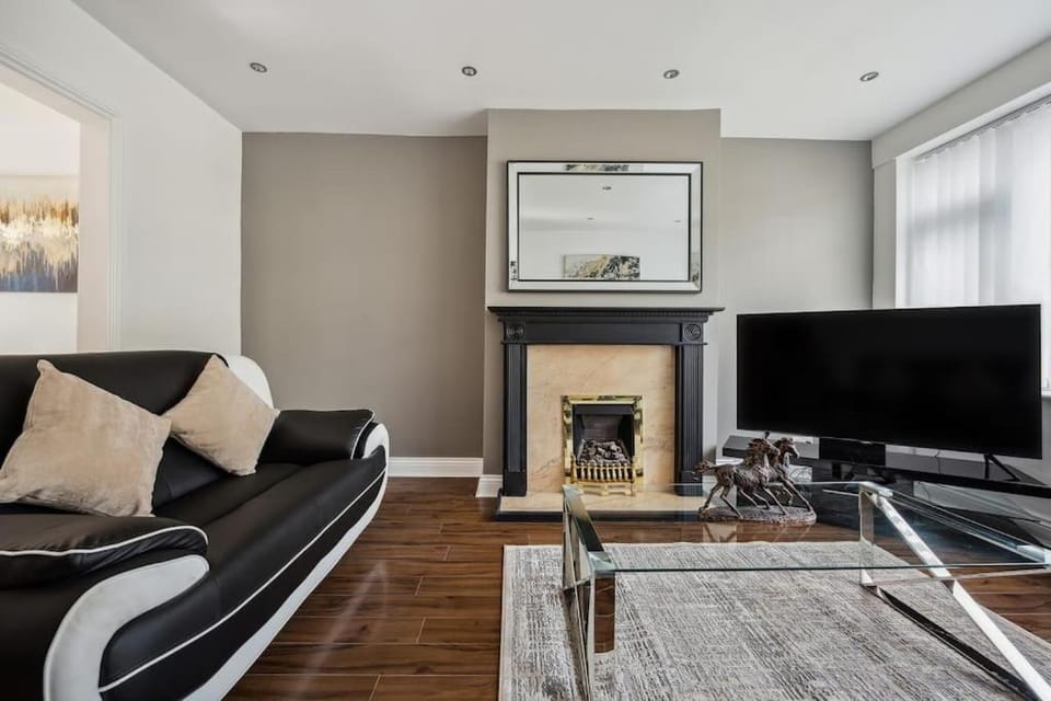 house in Heald Green village House in England