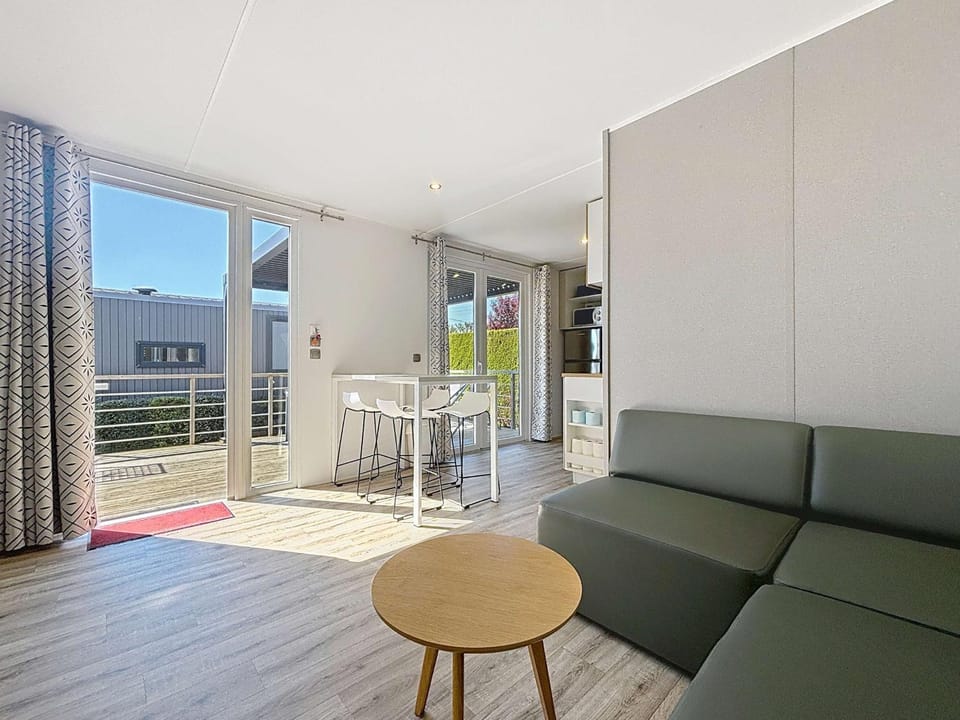 Mobil-home 4* Grand Confort, 200m plage, piscine, fitness, parking, ménage inclus, Wi-Fi gratuit - FR-1-361A-75 House in Jullouville