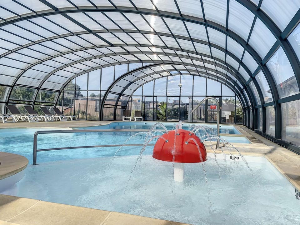 Mobil-home tout confort près de la plage avec piscine chauffée, 3 chambres, terrasse et parking - FR-1-361A-74 House in Jullouville