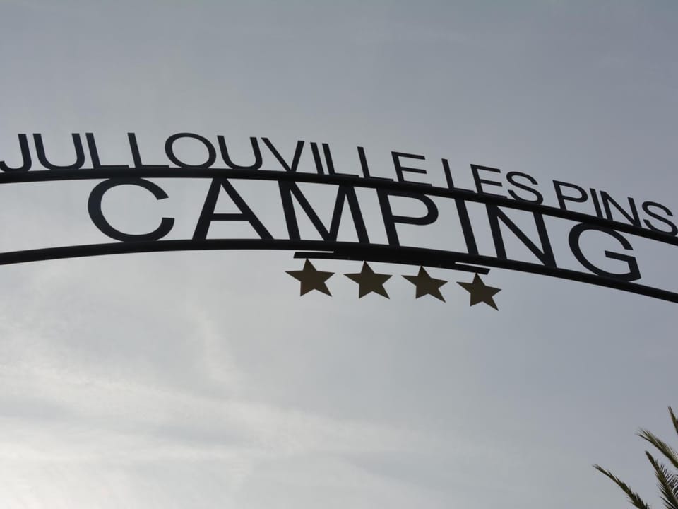 Mobil-home tout confort près de la plage avec piscine chauffée, 3 chambres, terrasse et parking - FR-1-361A-74 House in Jullouville