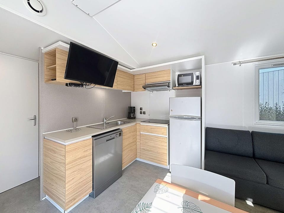 Mobil-home tout confort près de la plage avec piscine chauffée, 3 chambres, terrasse et parking - FR-1-361A-74 House in Jullouville
