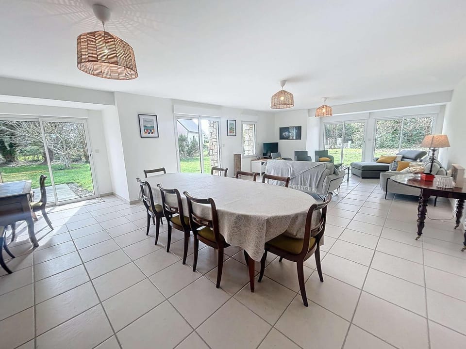 Grande maison près plage Carolles, 5 chambres, jardin, parking, wifi gratuit – 10 pers. - FR-1-361-537 House in Jullouville