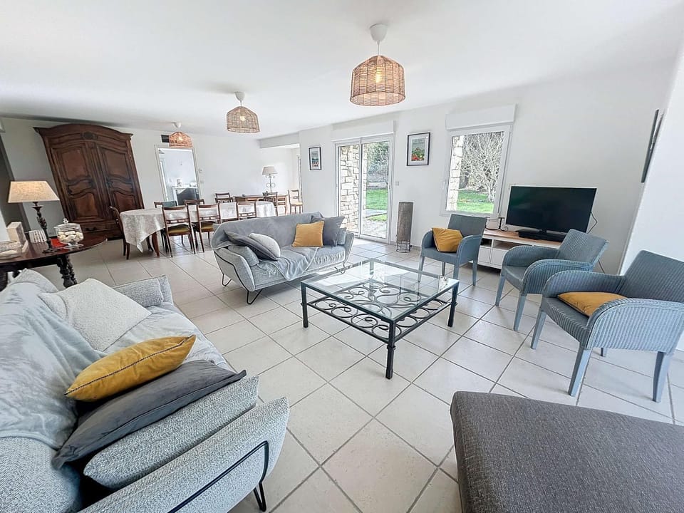 Grande maison près plage Carolles, 5 chambres, jardin, parking, wifi gratuit – 10 pers. - FR-1-361-537 House in Jullouville