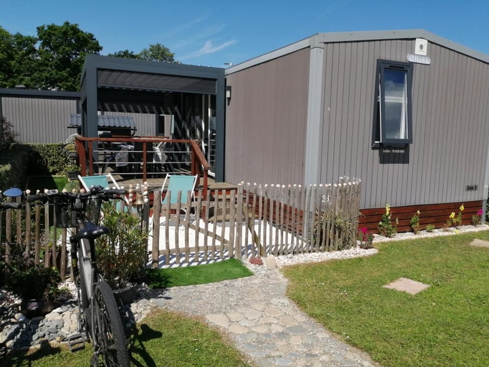 Mobil-home confort 3 ch, piscine chauffée, 200m plage, parking, WiFi, animaux admis - FR-1-361A-72 House in Jullouville