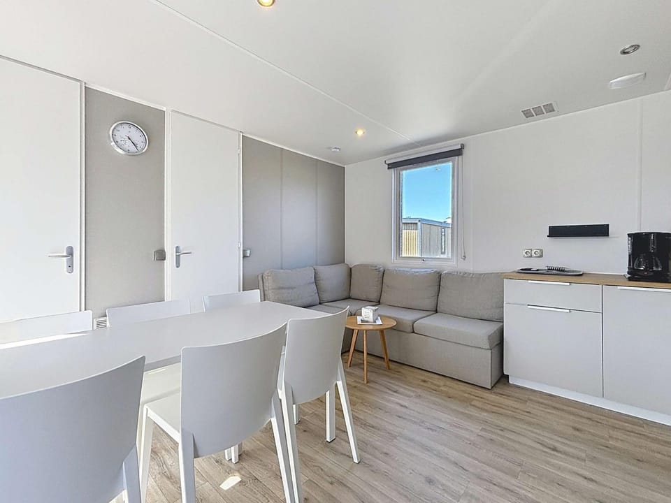 Mobil-home confort 3 ch, piscine chauffée, 200m plage, parking, WiFi, animaux admis - FR-1-361A-72 House in Jullouville