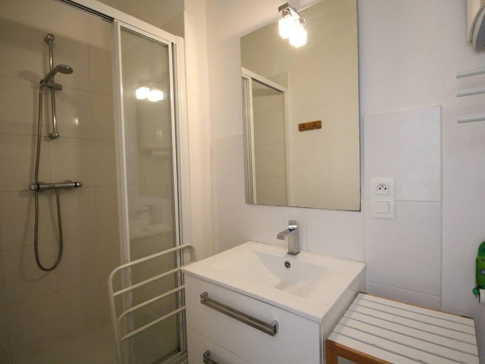 T2 Lumineux Centre Luchon, 4 Pers, Parking, Proche Thermes & Télécabine - FR-1-313-230 Cabin in Catalonia