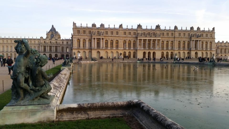 Nearby landmark, Off site