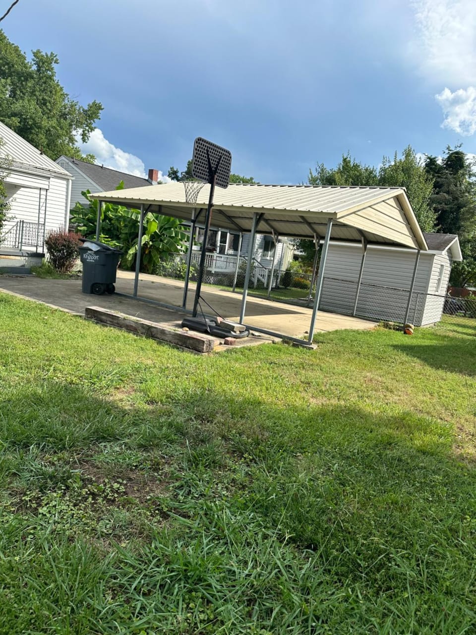 Property building, Day, Parking