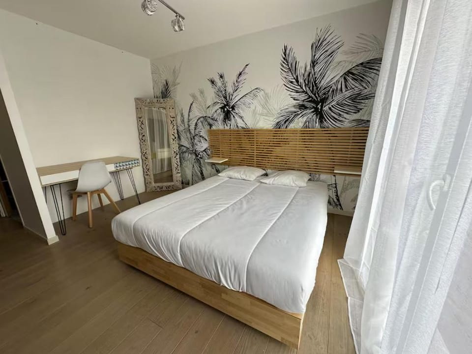 Bed, Photo of the whole room, Bedroom