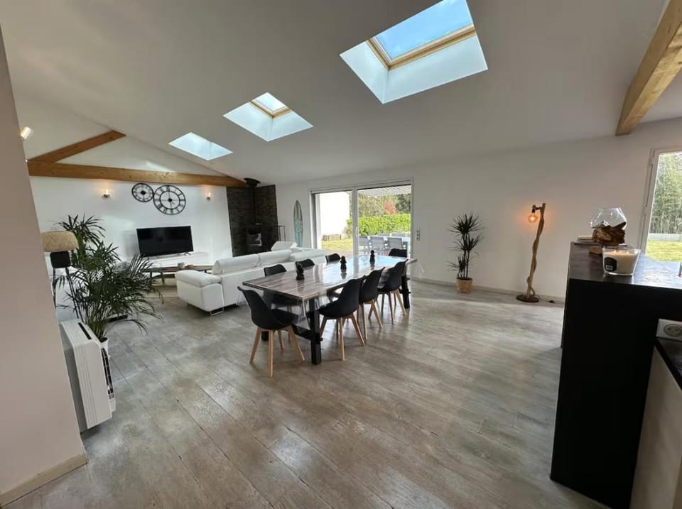 Communal lounge/ TV room, Seating area, Dining area