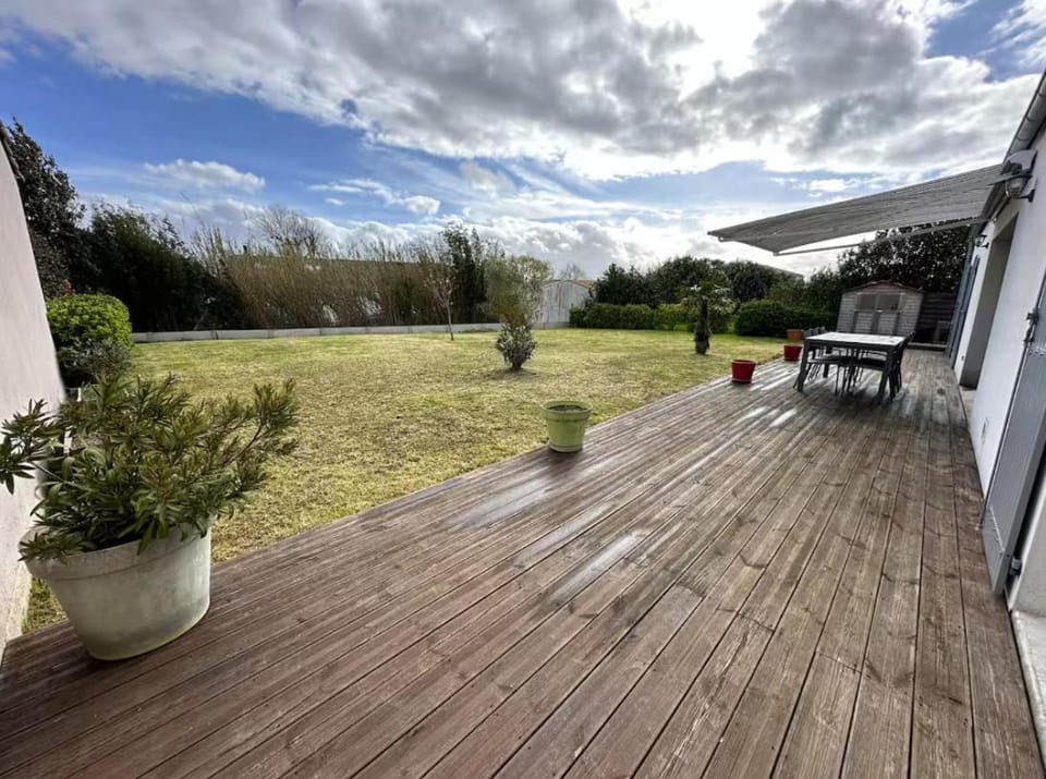 Patio, Spring, Day, Natural landscape, Garden, Garden view