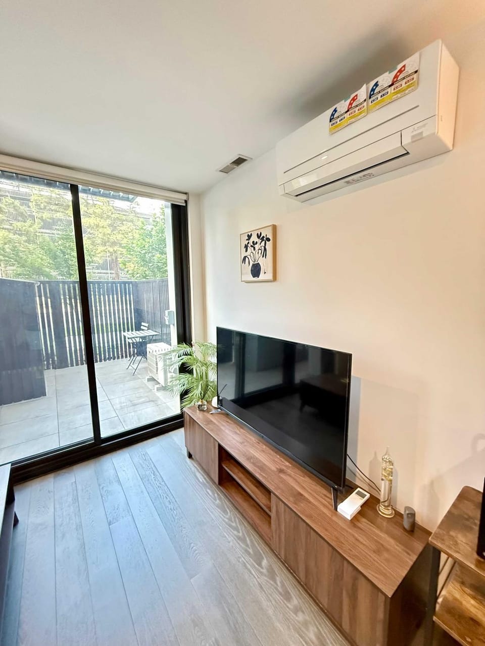 CBD - Pool - Sleeps 4 - Parking Apartment in Canberra