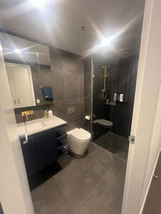 CBD - Pool - Sleeps 4 - Parking Apartment in Canberra