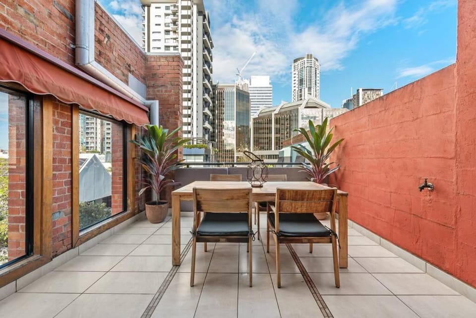 Iconic Warehouse Apartment~CBDEdge~2Bed/2Bath/1Car Apartment in Brisbane City