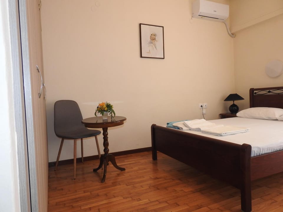 Bed, Photo of the whole room, Bedroom, air conditioner