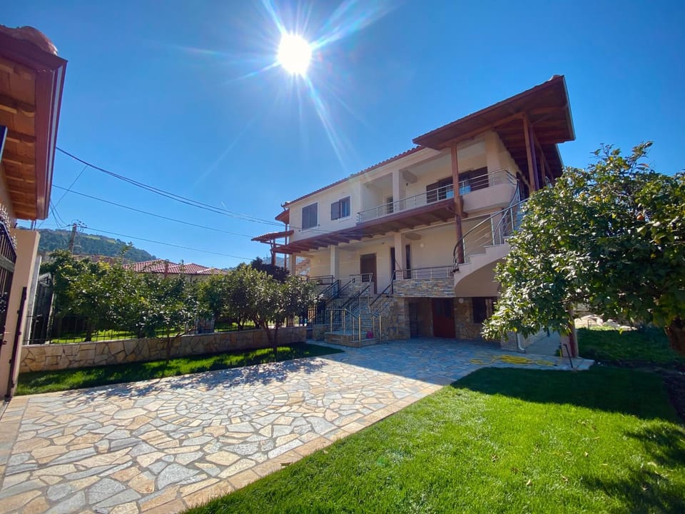Property building, Spring, Day, Garden, Garden, Garden view