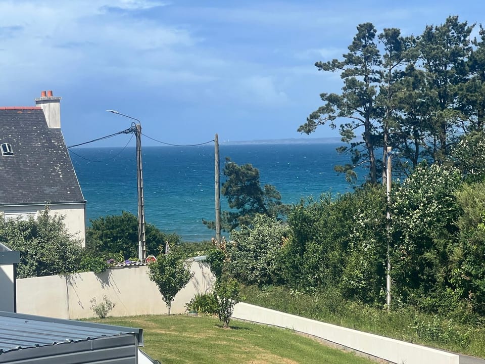 Maison Trez Rouz, à 100m de la plage , vue mer House in Crozon