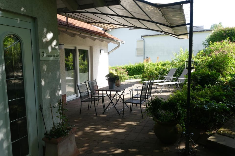 Property building, Patio, Day, Garden, Balcony/Terrace, Dining area, Garden view