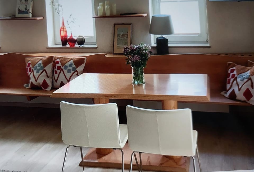 Seating area, Dining area