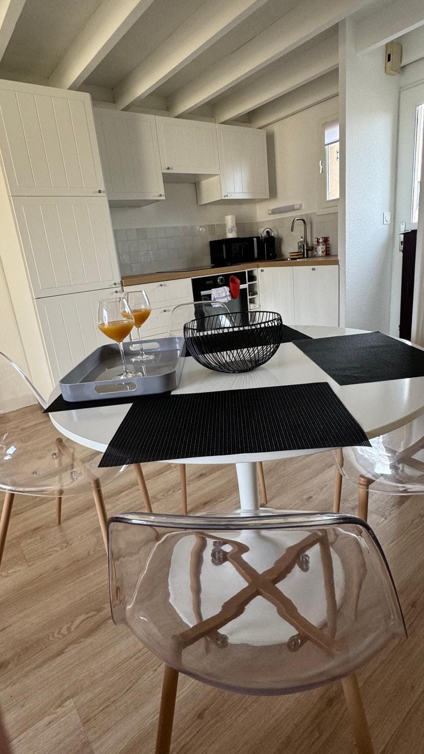 Kitchen or kitchenette, Dining area, minibar, pet friendly, toaster
