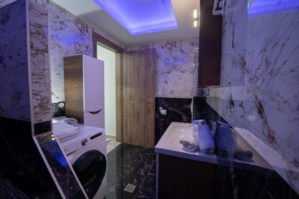 Thessaloniki Luxe Suite, Achilles' Private Getaway Apartment in Decentralized Administration of Macedonia and Thrace