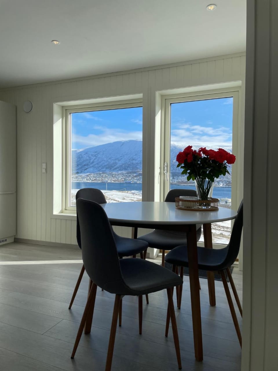 Dining area, Mountain view