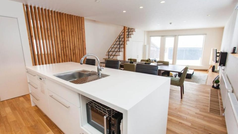 Kitchen or kitchenette, Living room