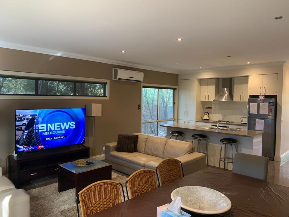 TV and multimedia, Living room, Dining area