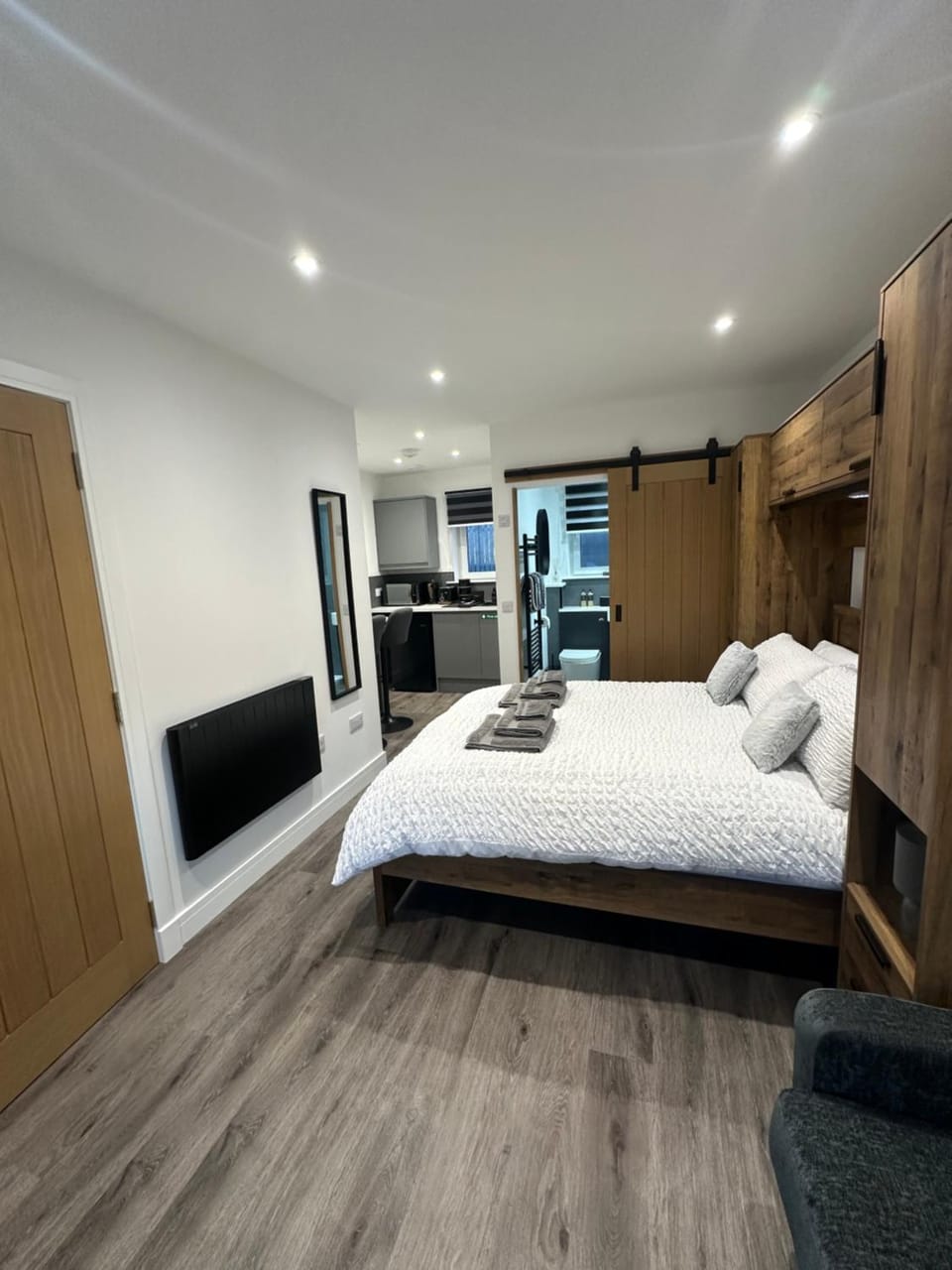 Bed, Photo of the whole room