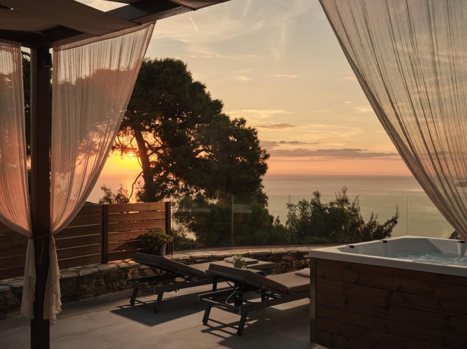 Patio, Day, Natural landscape, View (from property/room), Balcony/Terrace, Sea view, Sunrise, sunbed