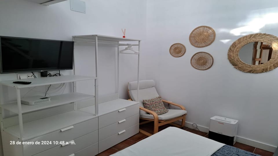 TV and multimedia, Photo of the whole room, Bedroom